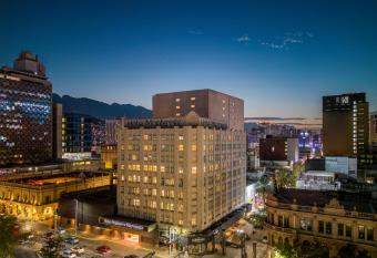 Hotel Monterrey Macroplaza allows 18 year olds to book a room
