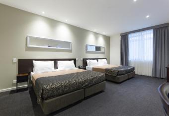 Great Southern Hotel Melbourne allows 18 year olds to book a room