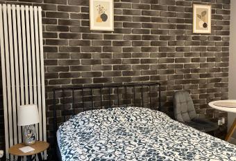 Apartament Poezji A39 Grey allows 18 year olds to book a room