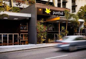 Punthill Spring Hill has Balcony rooms