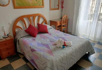 Hostal Continental has Balcony rooms