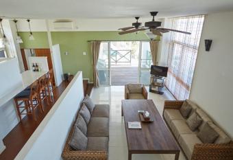 T&T MOF-Maeda Ocean Front House- has Balcony rooms