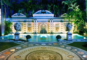 The Villa Casa Casuarina has Balcony rooms