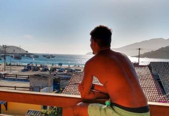 Enseada Hostel allows 18 year olds to book a room