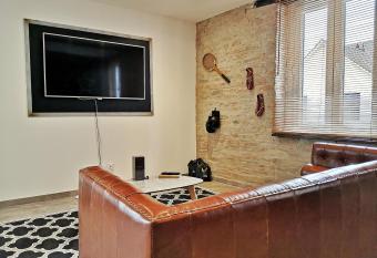 Le Manhattan Spa privatif - LE CL  T COUVERT allows 18 year olds to book a room