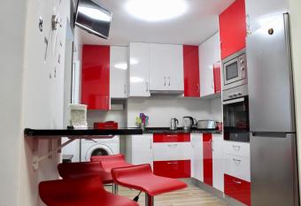 Apartamento Casco Hist  rico allows 18 year olds to book a room