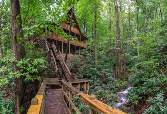 Up the Creek Home has Balcony rooms