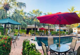 Condiminium Villas Mymosa allows 18 year olds to book a room