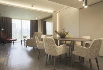 The Legacy Luxury Hotel, Algiers allows 18 year olds to book a room