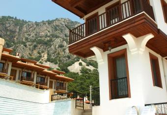 Portofino Apartments has Balcony rooms