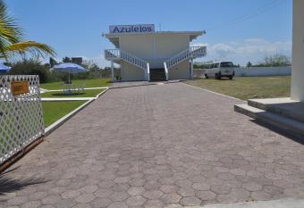 Hotel Azulejos allows 18 year olds to book a room