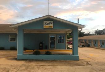 Scottish Inns Clanton has Smoking rooms
