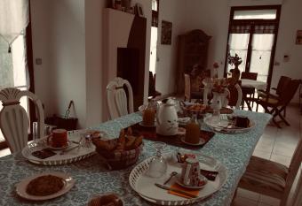 LA VILLA BOLERO allows 18 year olds to book a room