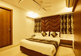 Hotel Alibaba Mumbai allows 18 year olds to book a room
