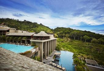 Avista Hideaway Phuket Patong - MGallery has rooms with a private hot tub