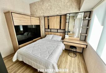 Nawasena Studio at Solo Paragon Apartment has Balcony rooms