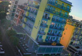 Hotel Ideal Sottomarina has Balcony rooms
