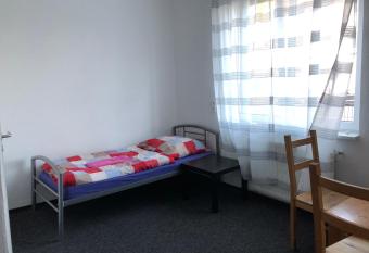 Rana s Zimmervermittlung allows 18 year olds to book a room