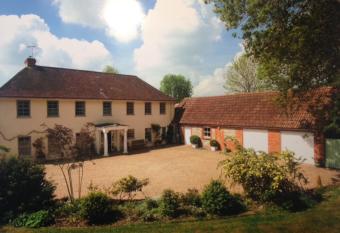 Chalkcroft lodge has Balcony rooms
