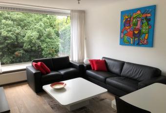 Appartement BBwB allows 18 year olds to book a room