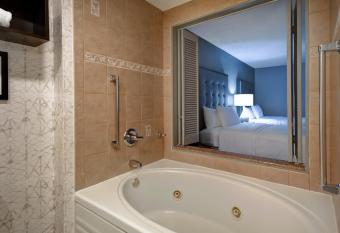 Homewood Suites By Hilton Edgewater-Nyc Area has Balcony rooms