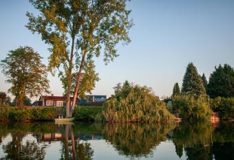 Ferienh  user Seepark Ternsche allows 18 year olds to book a room