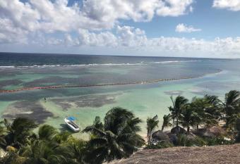 Penthouse with Roof ,frente al mar by blue reef! allows 18 year olds to book a room