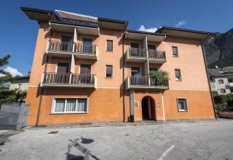 Hotel Drago allows 18 year olds to book a room