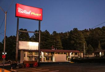 Red Roof Inn PLUS+ Williams     Grand Canyon allows 18 year olds to book a room