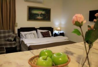 Al-Aqsa Palace Hotel                              has rooms with a private hot tub