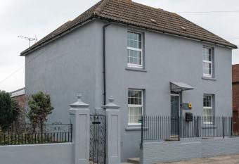 Musgrove House Bed & Breakfast allows 18 year olds to book a room