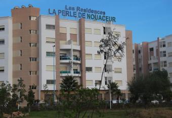 Comme    la maison 1 allows 18 year olds to book a room