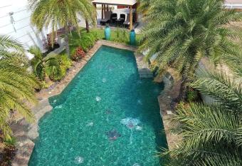 154 Pearl Beach has Smoking/Balcony rooms