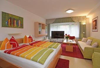 Hotel Haus Orchideental Jena allows 18 year olds to book a room