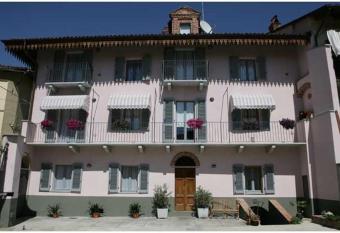 C   Veja allows 18 year olds to book a room