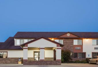 Super 8 by Wyndham Oelwein allows 18 year olds to book a room