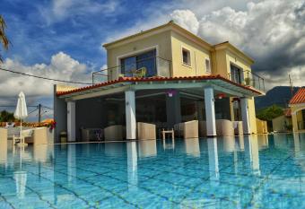 SunRose Beach Aparthotel allows 18 year olds to book a room