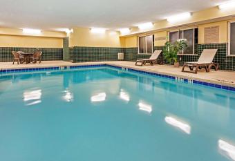 Country Inn & Suites by Radisson, Augusta, GA has Balcony rooms