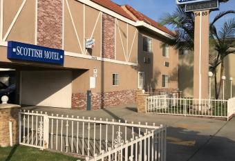 Scottish Inns Long Beach has Smoking rooms