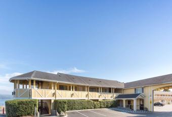 Global Inn allows 18 year olds to book a room