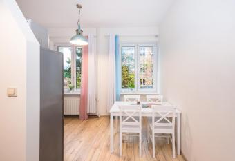 Apartament przy Wa  ach Chrobrego allows 18 year olds to book a room