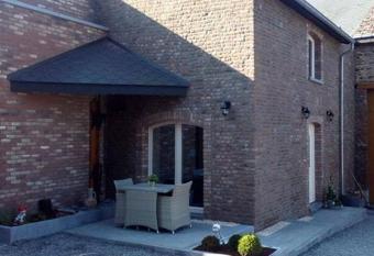 L Etable d Evelyne has Balcony rooms