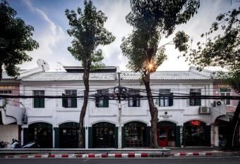 KANVELA HOUSE allows 18 year olds to book a room