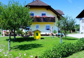 G  stehaus Lipnik allows 18 year olds to book a room