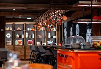 H  tel N  v   has Balcony rooms