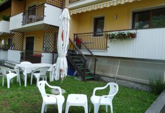 Appartamento Mora allows 18 year olds to book a room