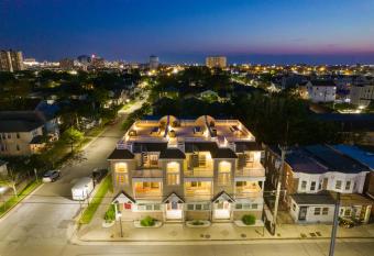        The Top End Townhomes with Stunning Views On One-Of-A-Kind Rooftop Deck! WOW! has Balcony rooms