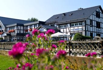Wellness-Gasthof-Cafe Nuhnetal has Balcony rooms