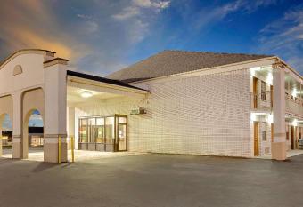 Morrilton Inn has Smoking rooms