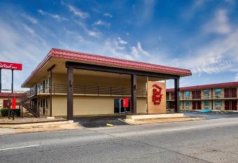 Red Roof Inn Fort Smith Downtown has Smoking/Balcony rooms